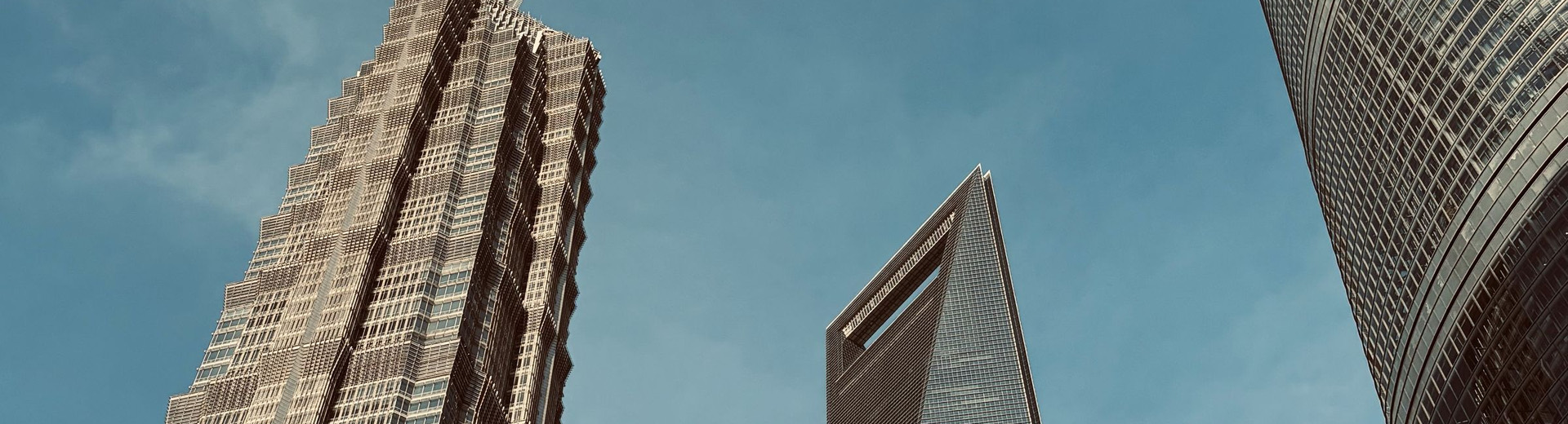 城市高层建筑仰视